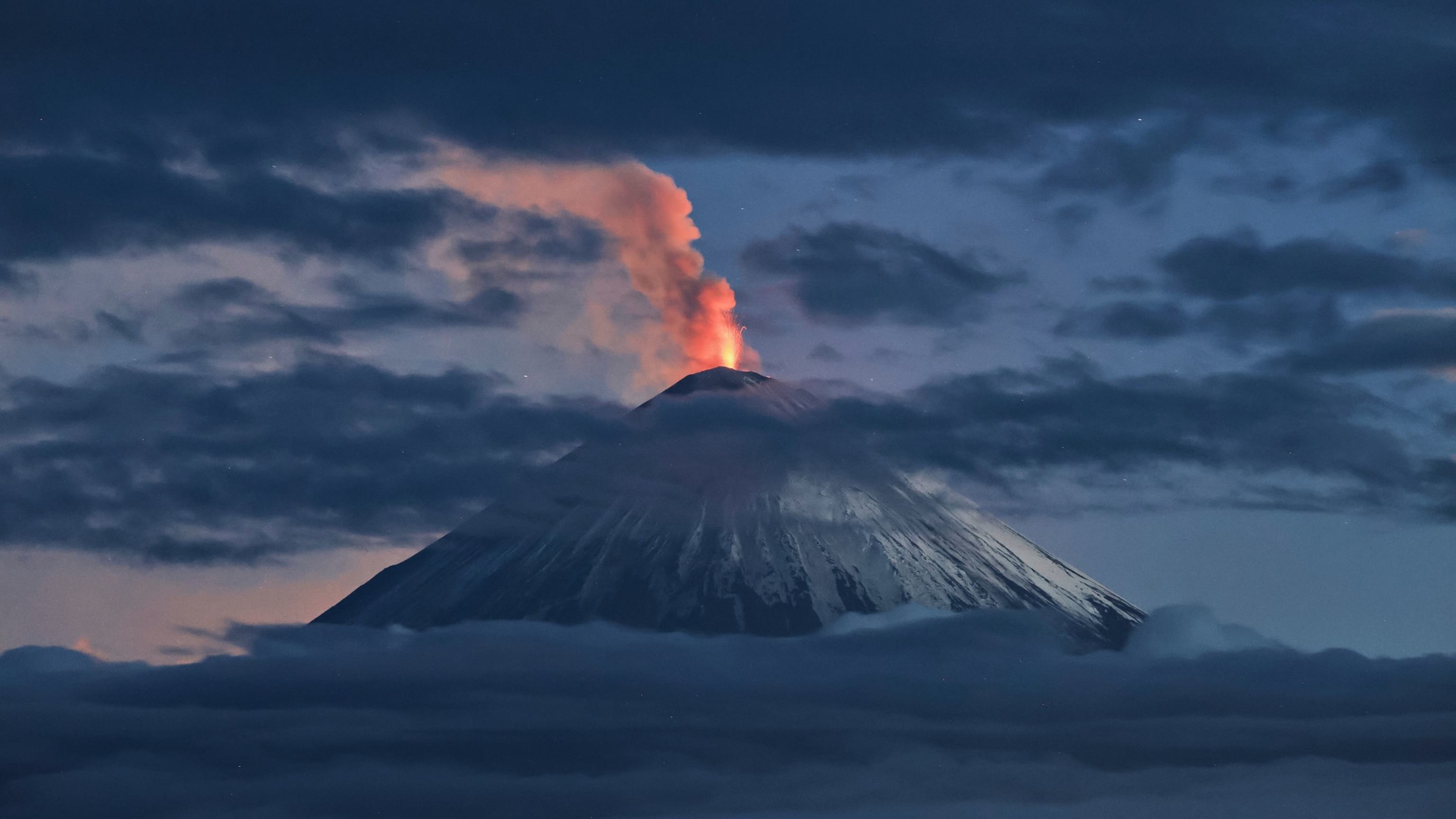 Russia earthquake has caused a 'parade of volcanic eruptions': Expert